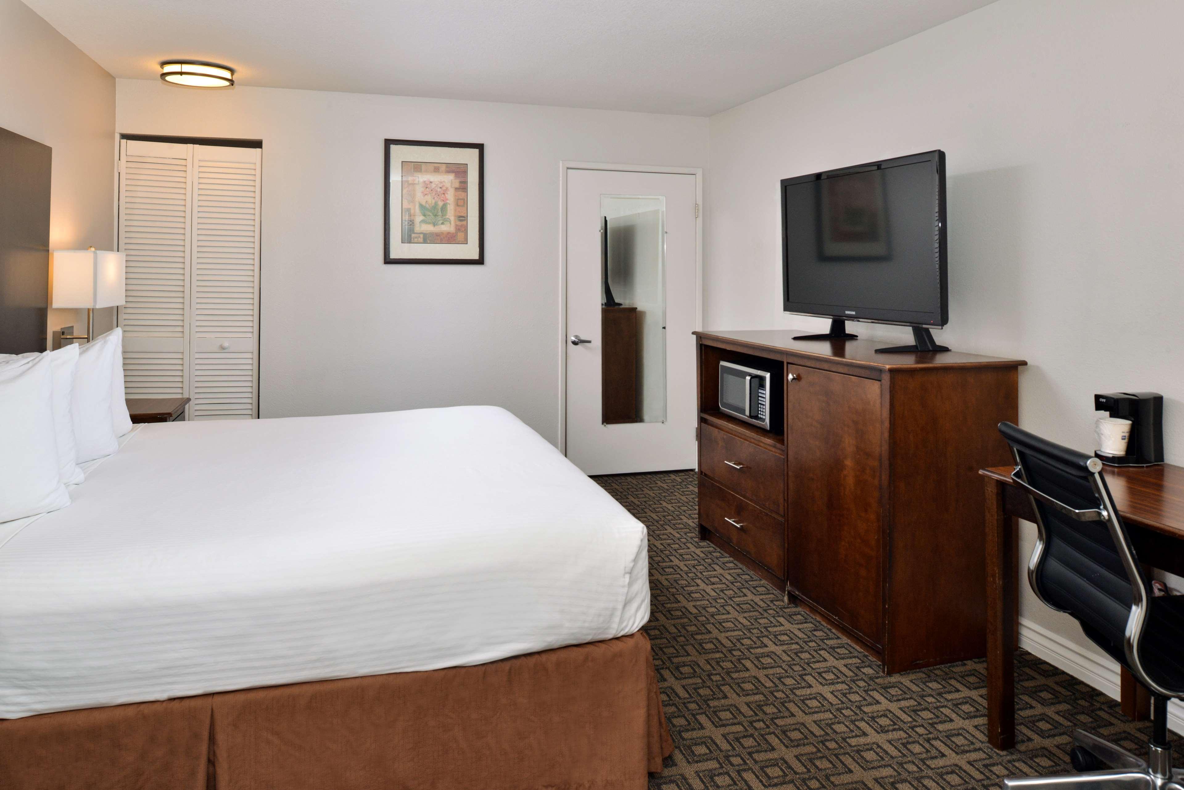 Hotel Western Kettleman & 3*
