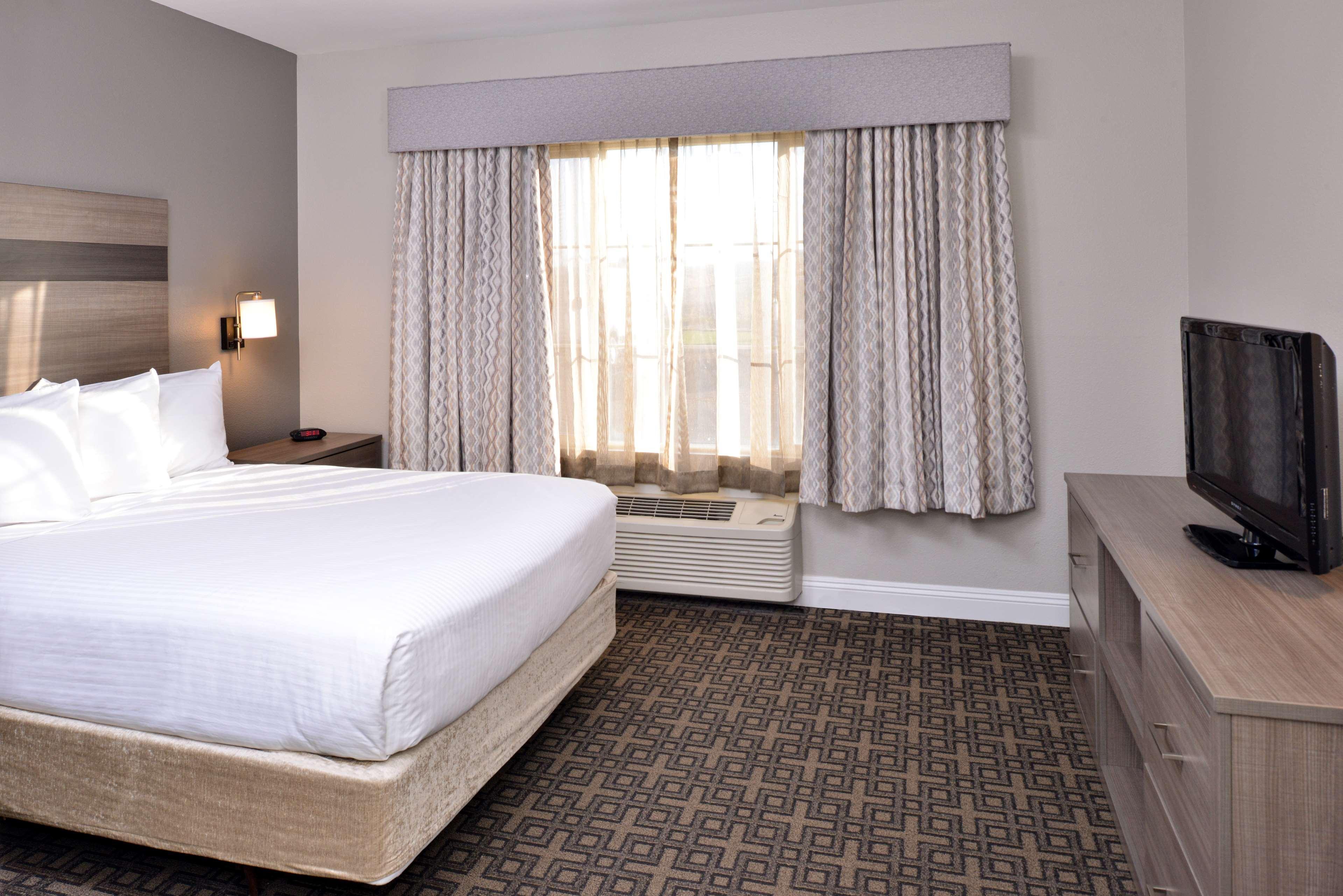Western Kettleman & Hotel