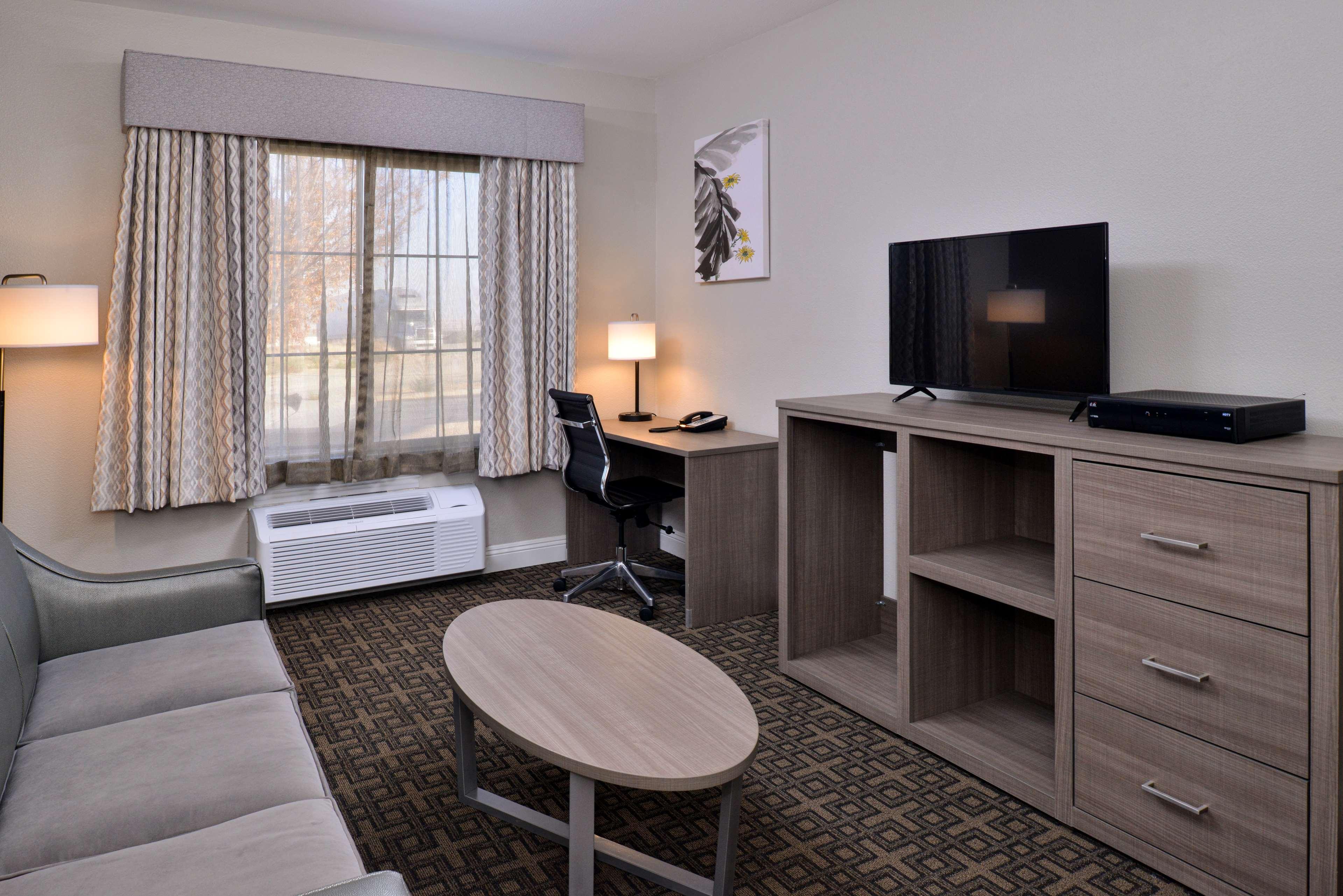 Hotel Western Kettleman & 3*