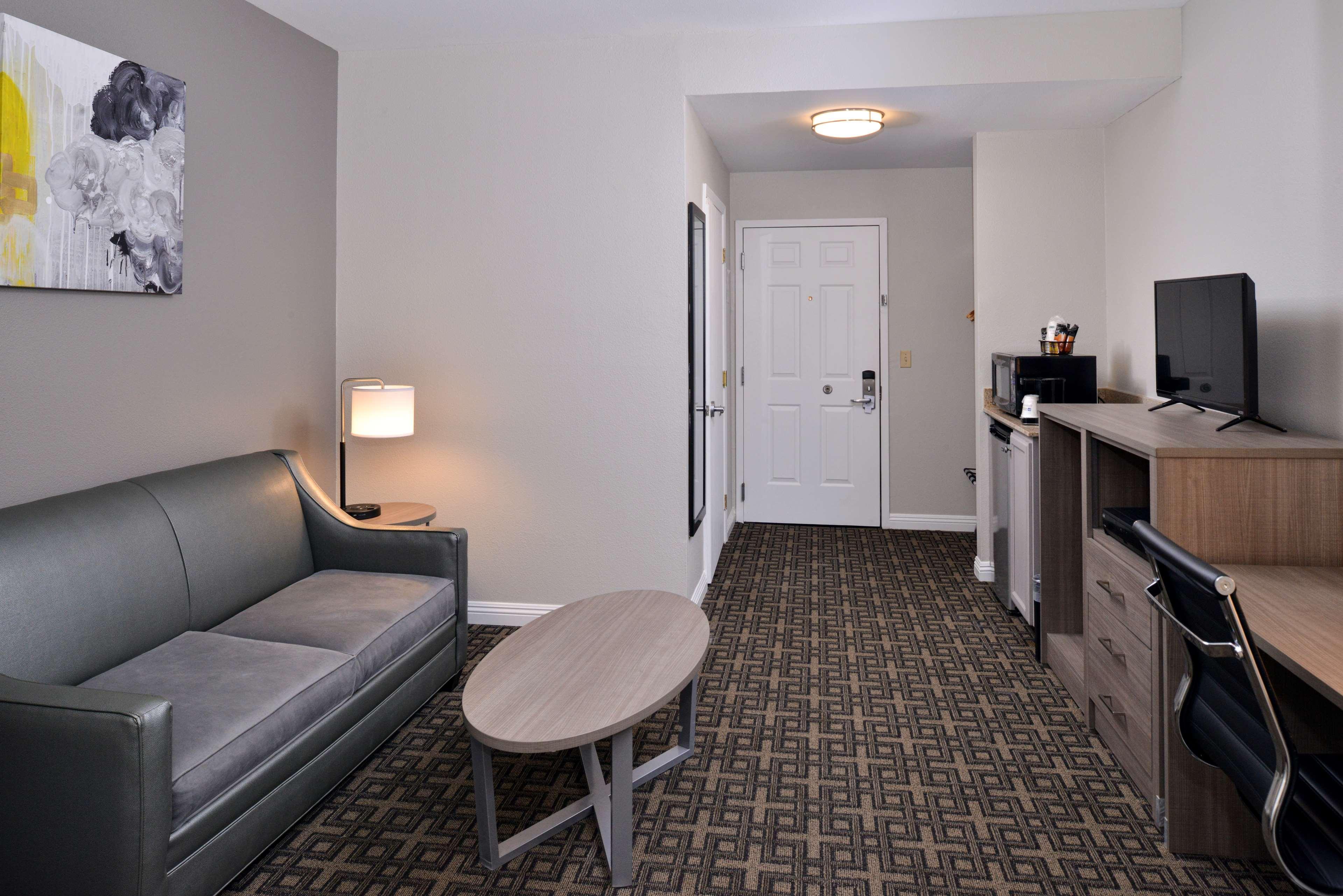 Western Kettleman & Hotel 3*