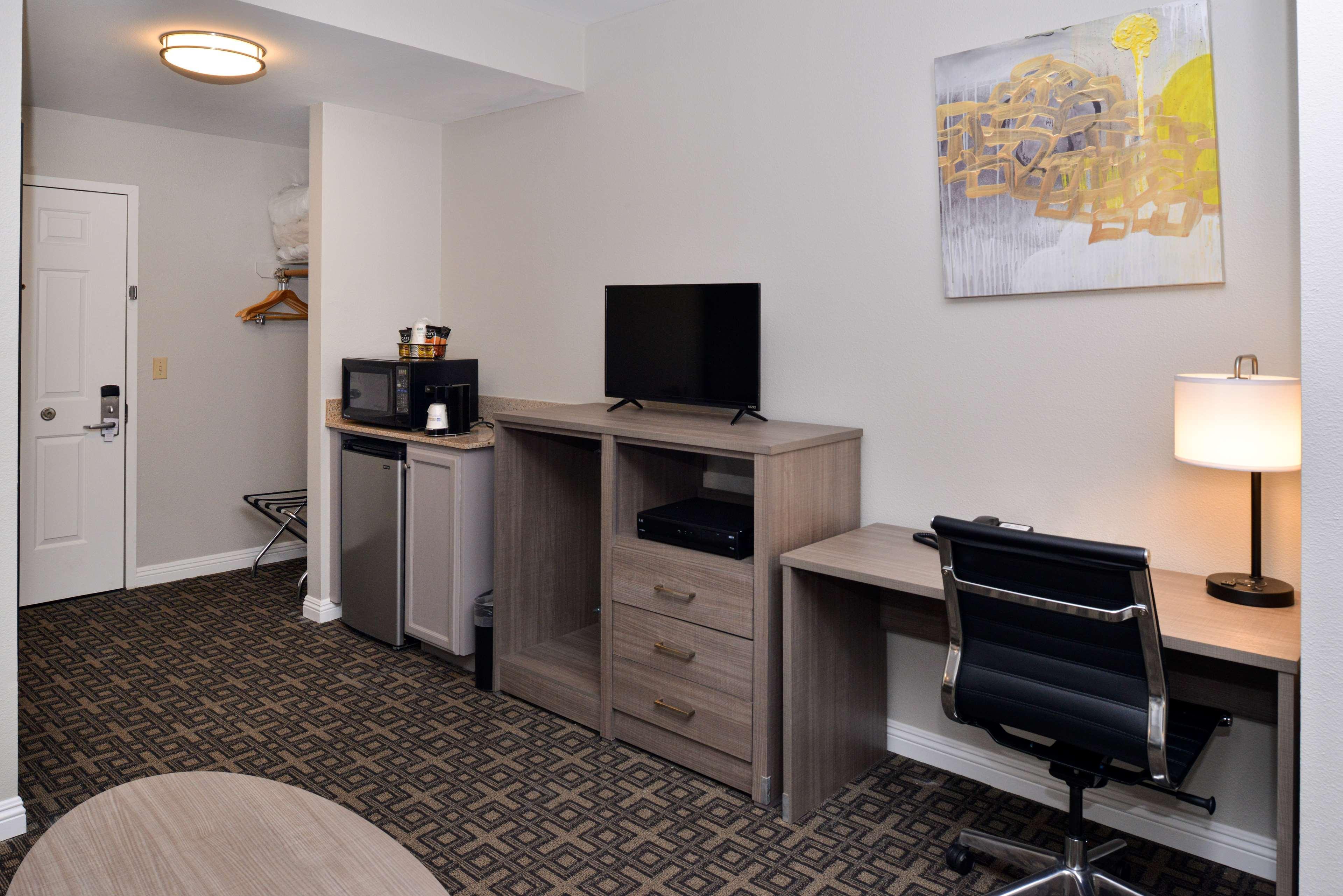 Western Kettleman & Hotel 3*