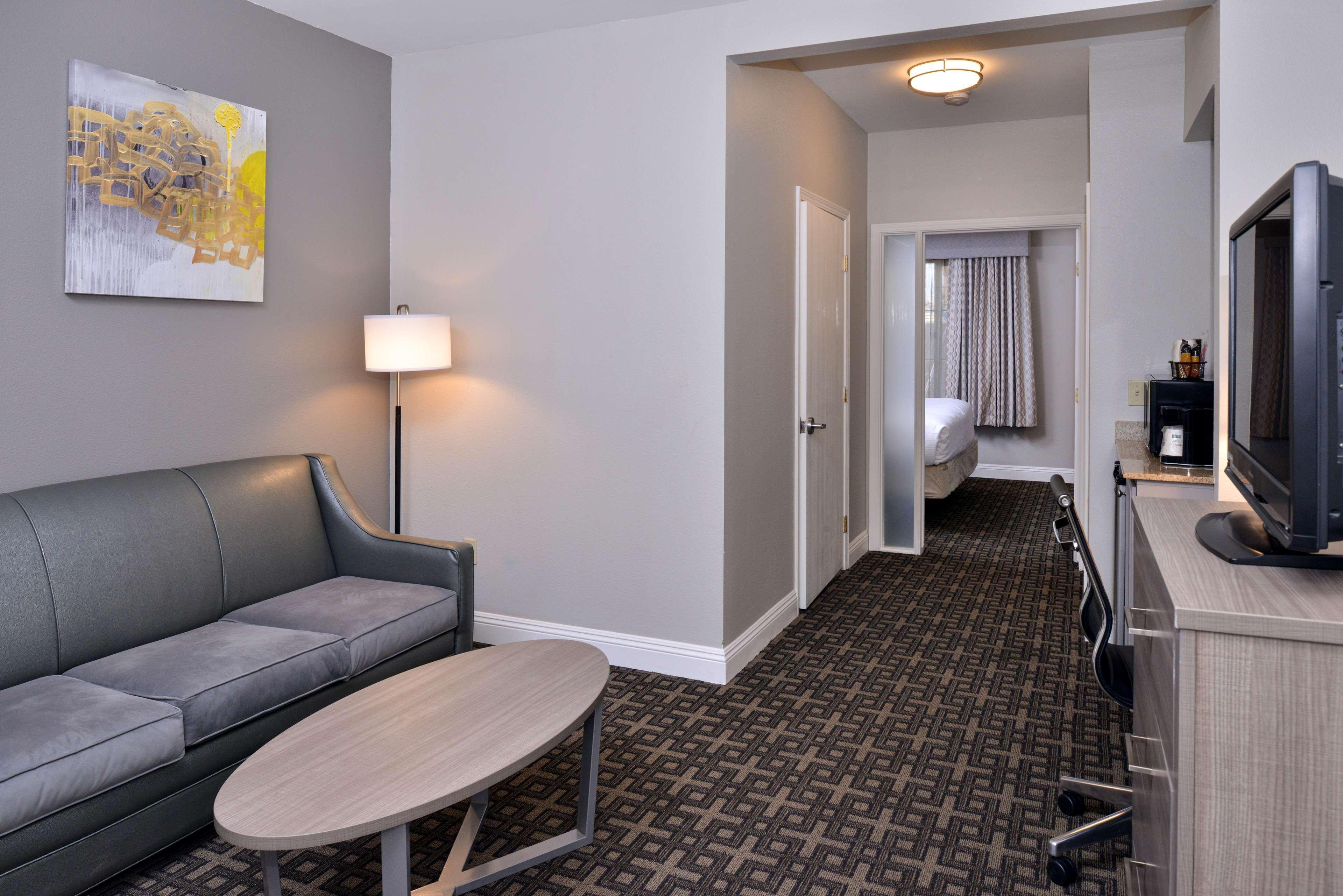 Western Kettleman & Hotel 3*